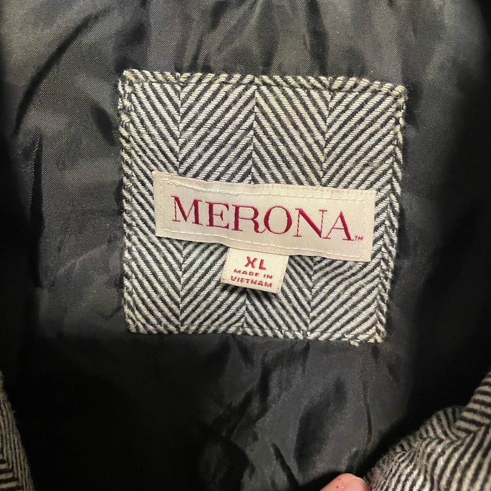 Women's Black & White Herringbone Puffer Vest - Picture 3 of 4